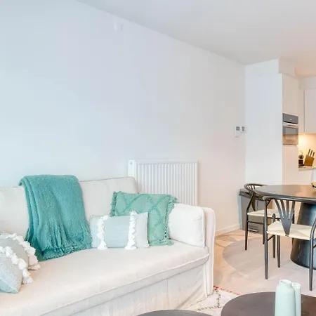 Cozy 5-person Near The In 아파트 *