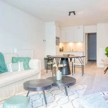 Apartament Cozy 5-person Near The In